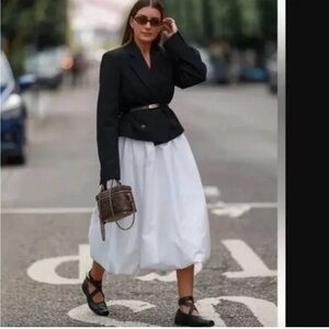 Ballon Midi skirt 
Worn once , like new